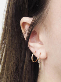 Multi-Diamond Single Hoop Earring - Yellow Gold